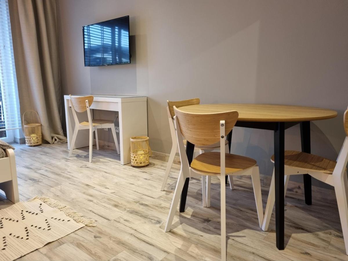 Apple Apartments - Gdanska Prywatne Miejsce Parkingowe Łódź Buitenkant foto