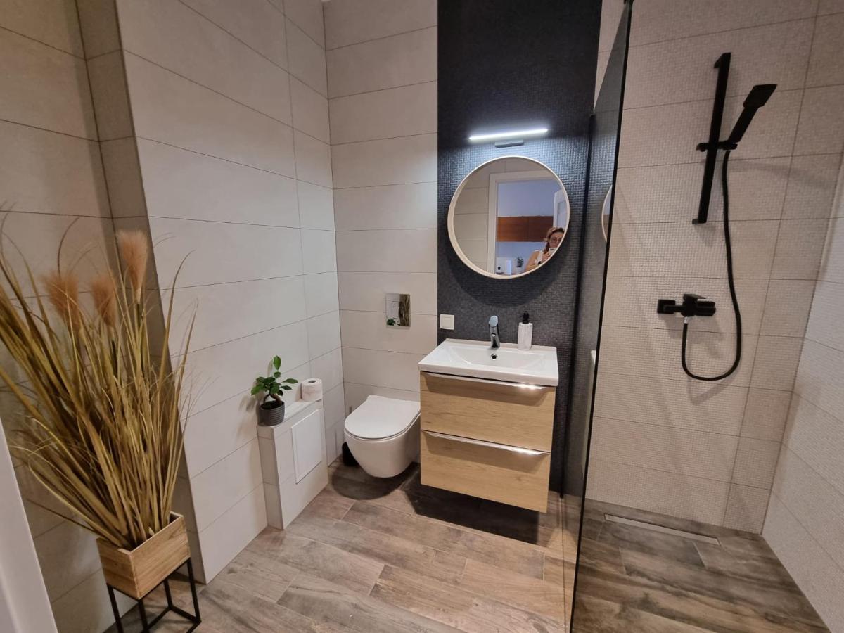 Apple Apartments - Gdanska Prywatne Miejsce Parkingowe Łódź Buitenkant foto