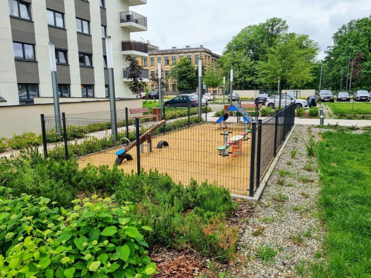 Apple Apartments - Gdanska Prywatne Miejsce Parkingowe Łódź Buitenkant foto