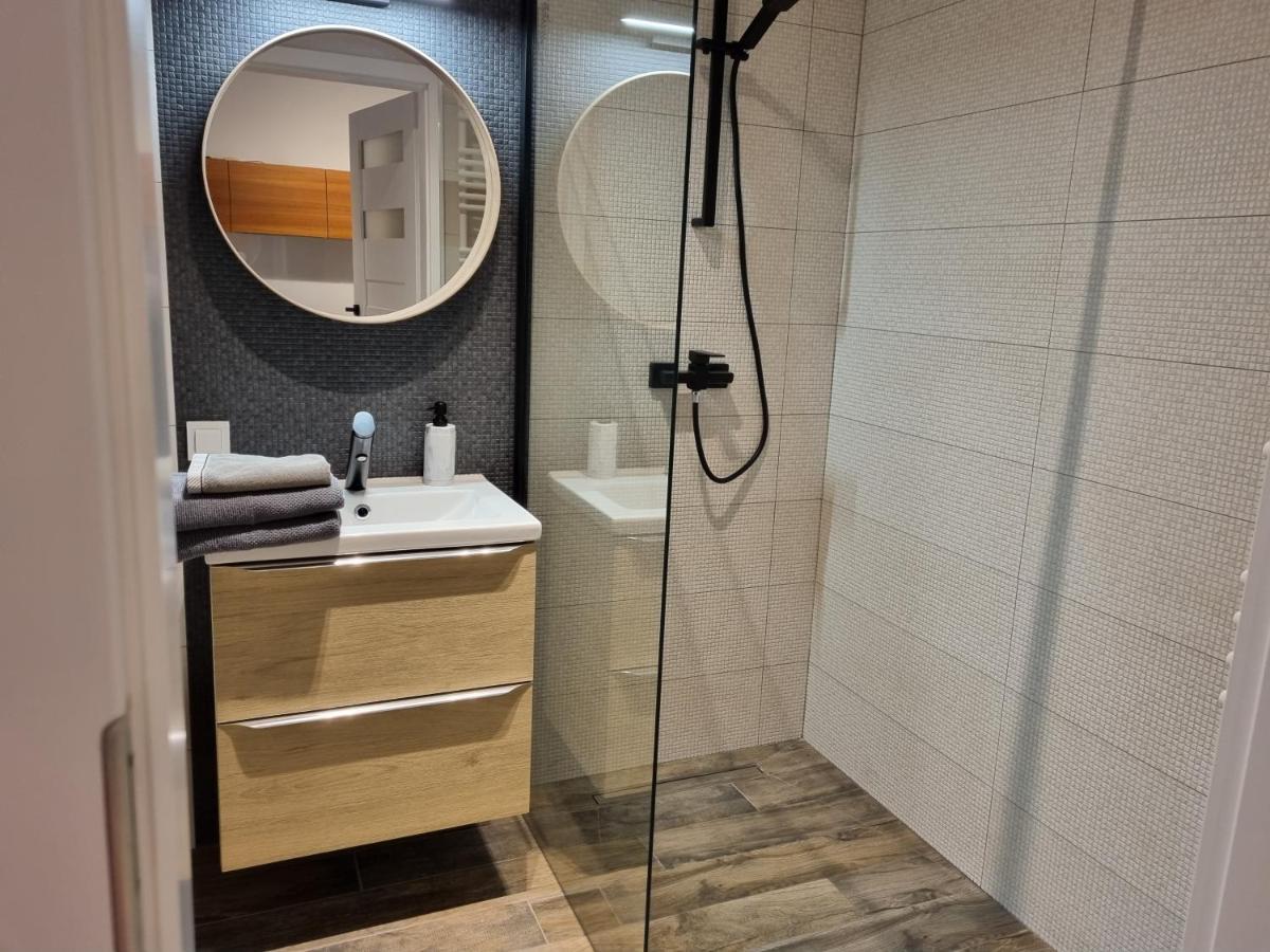 Apple Apartments - Gdanska Prywatne Miejsce Parkingowe Łódź Buitenkant foto